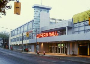 مرکز خرید dufferin mall تورنتو