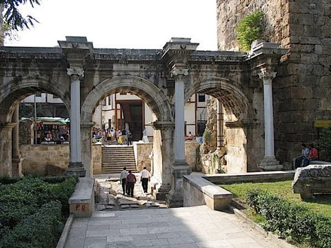 دروازه هادریان آنتالیا