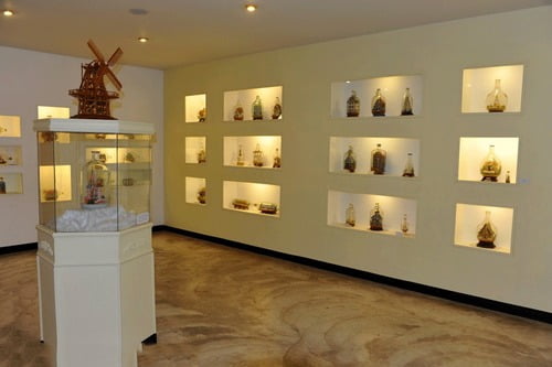 موزه بطری های شیشه ای تایلند