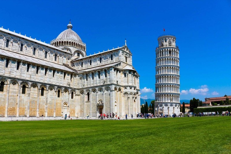 دو بنای تاریخی پیزا ایتالیا